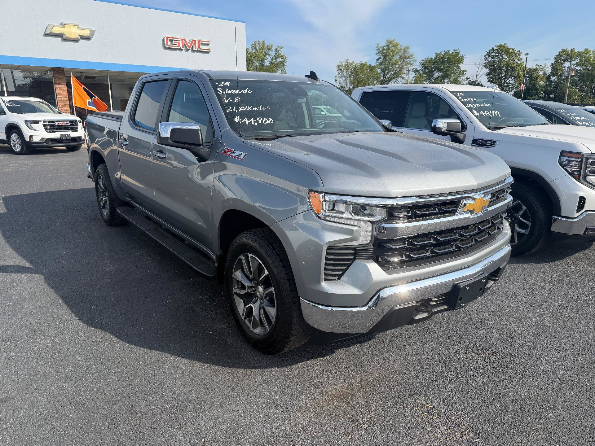 Used 2024 Chevrolet Silverado 1500 LT AWD/4WD image 4
