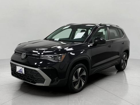 Used 2025 Volkswagen Taos SE AWD/4WD image 9