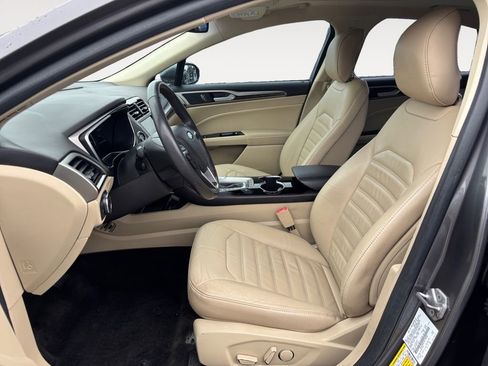 Used 2014 Ford Fusion SE w/ Equipment Group 202A image 16