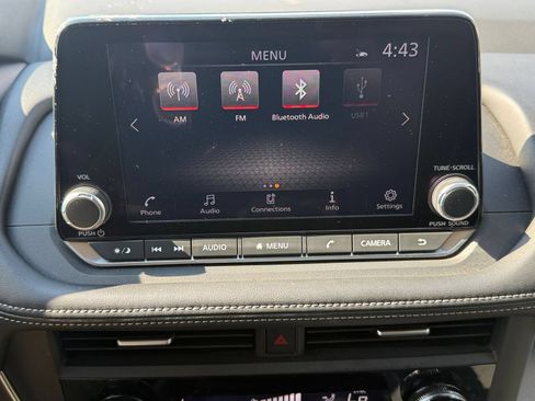 Used 2025 Nissan Rogue SV FWD image 16