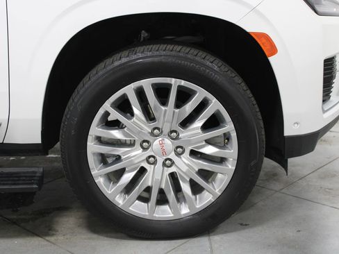 Used 2024 GMC Yukon XL Denali w/ Denali Reserve Package AWD/4WD image 14