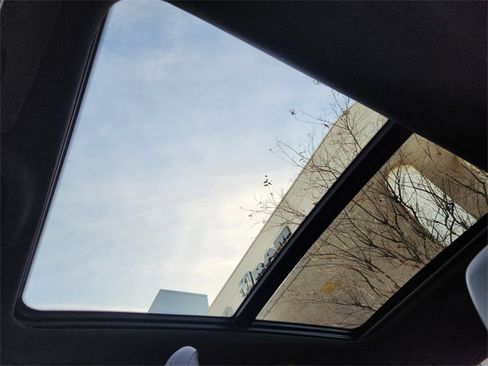 Used 2023 Jeep Compass Latitude w/ Sun and Sound Group image 25