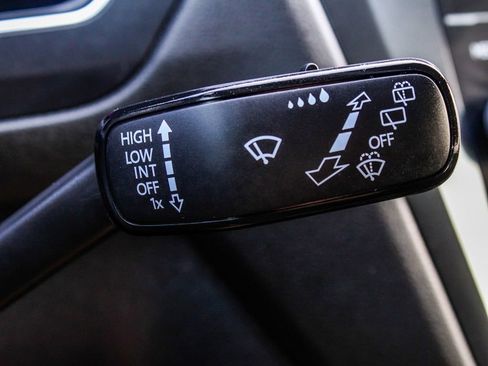 Used 2022 Volkswagen Tiguan SE R-Line image 29