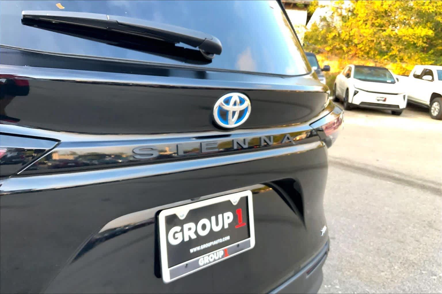 Used 2025 Toyota Sienna XLE FWD image 31