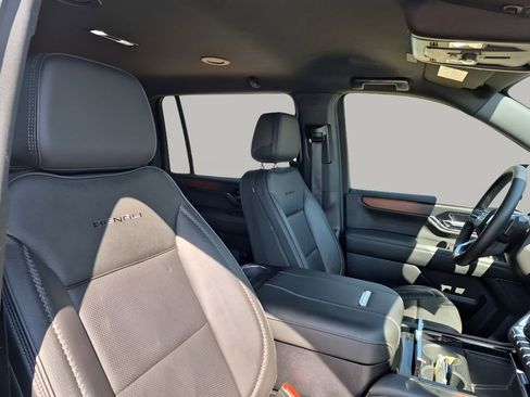 Used 2025 GMC Yukon XL Denali image 15