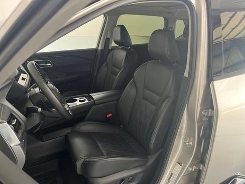 Used 2025 Nissan Rogue Platinum AWD/4WD image 19