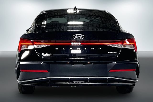 Used 2025 Hyundai Elantra Limited FWD image 7