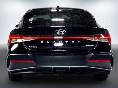 Used 2025 Hyundai Elantra Limited FWD image 7
