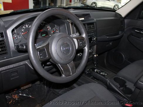 Used 2012 Jeep Liberty Sport image 11