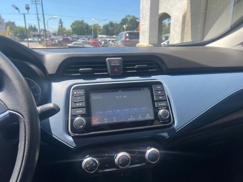 Used 2025 Nissan Versa SV FWD image 17