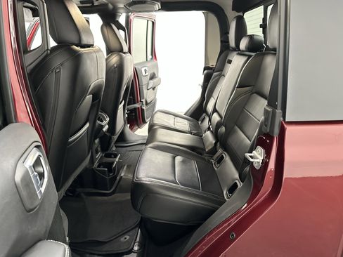 Used 2021 Jeep Gladiator Overland w/ Uconnect 4C Nav & Sound Group image 24