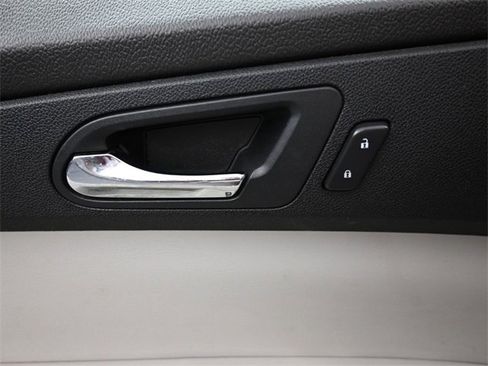 Used 2012 GMC Acadia SLE image 29