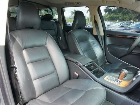 Used 2009 Volvo V70 FWD image 2