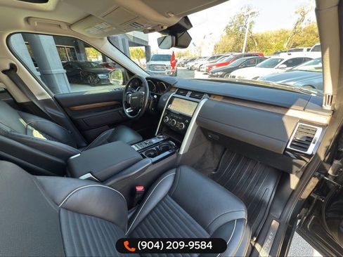 Used 2017 Land Rover Discovery HSE image 28