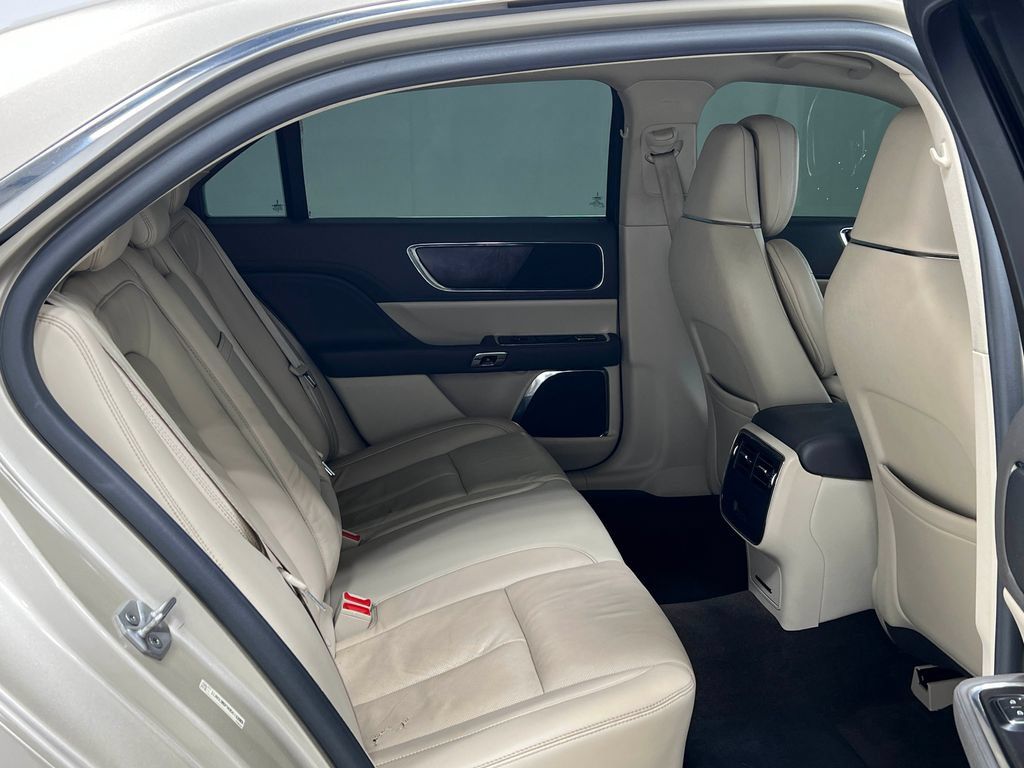 Used 2017 Lincoln Continental Select w/ Climate Package FWD image 33