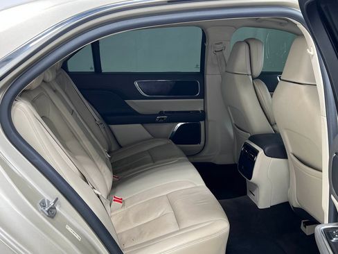 Used 2017 Lincoln Continental Select w/ Climate Package FWD image 33