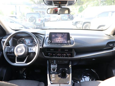 Used 2024 Nissan Rogue SV FWD image 16