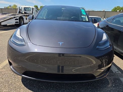 Used 2025 Tesla Model Y Long Range AWD/4WD image 2
