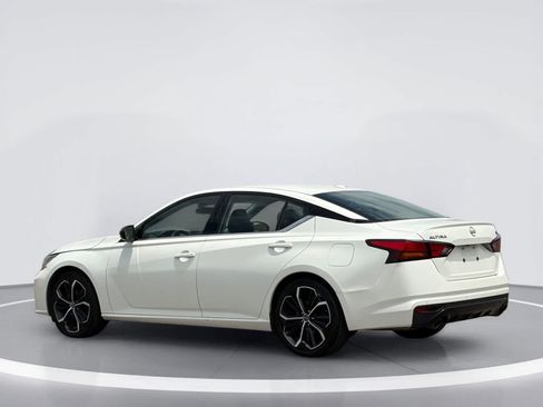 Used 2024 Nissan Altima 2.5 SR FWD image 3