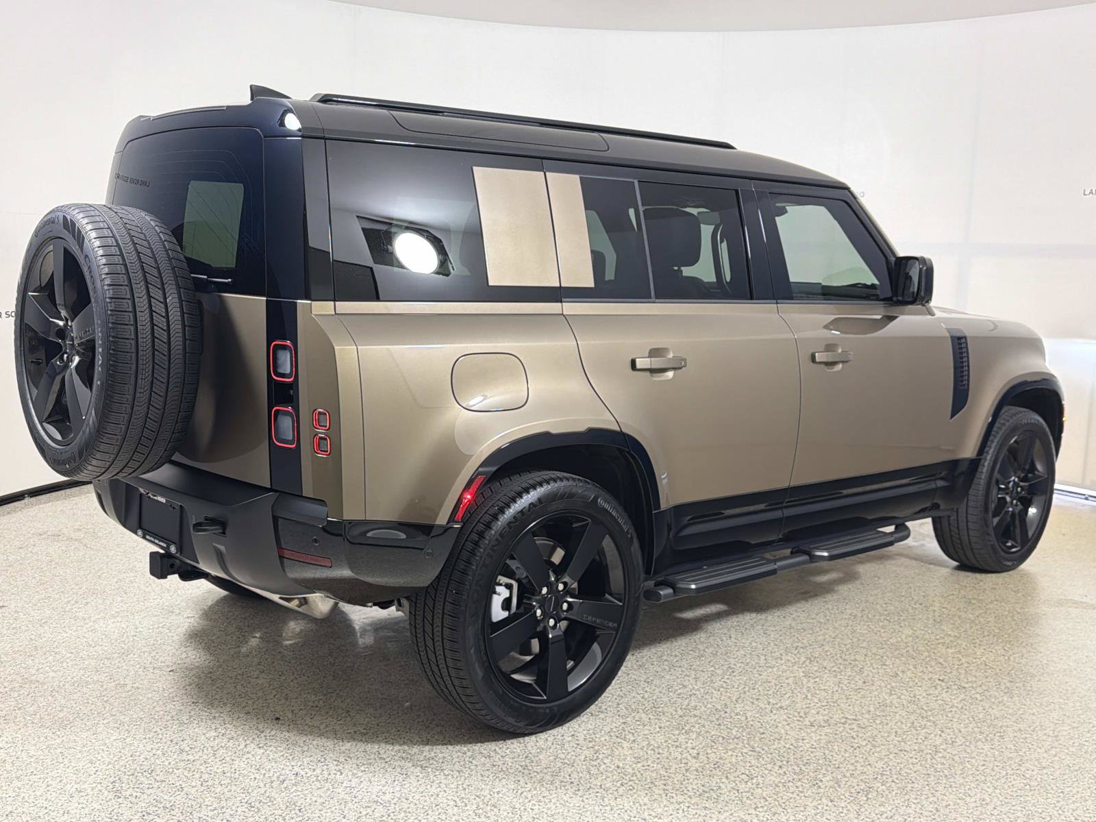 Used 2026 Land Rover Defender 110 X-Dynamic SE AWD/4WD image 5