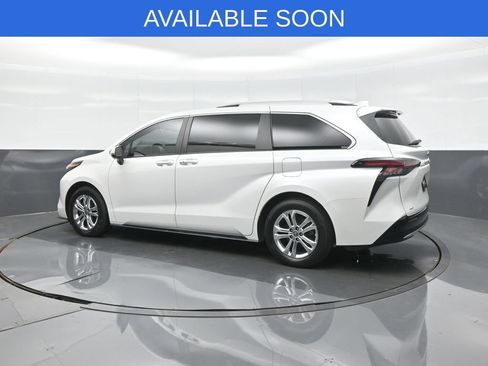 Used 2024 Toyota Sienna Platinum AWD/4WD image 5