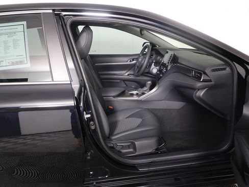 Used 2024 Toyota Camry SE image 29