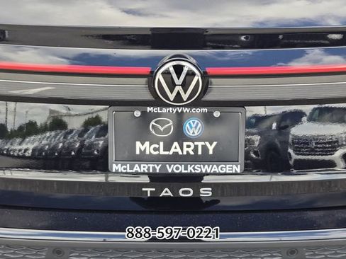 Used 2025 Volkswagen Taos SE FWD image 14