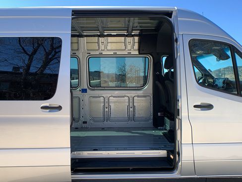 Used 2022 Mercedes-Benz Sprinter 2500 image 19