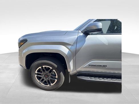 Used 2024 Toyota Tacoma TRD Sport AWD/4WD image 31