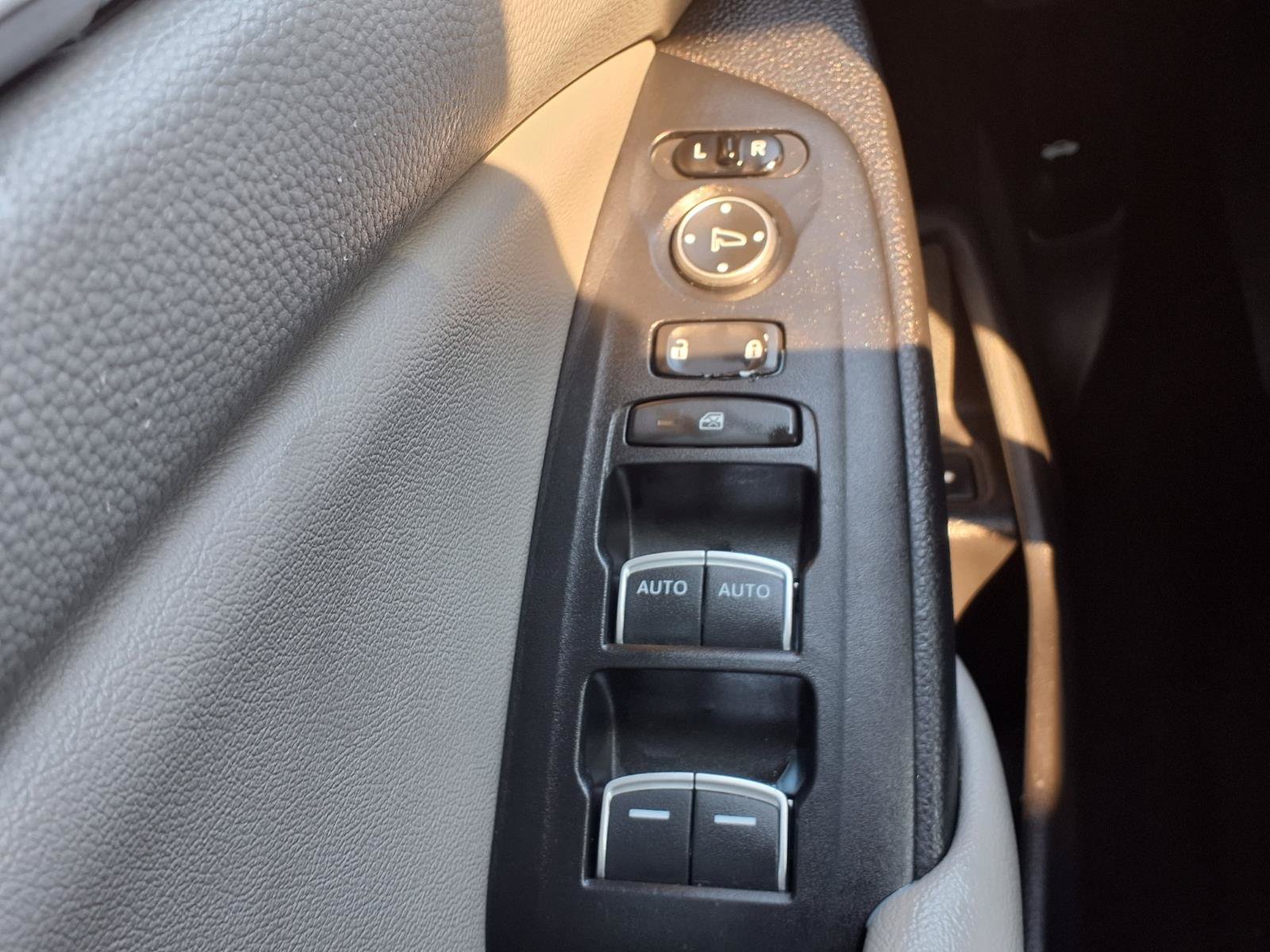 Used 2019 Honda Accord Touring image 12