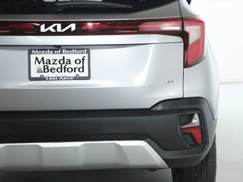 Used 2024 Kia Seltos LX AWD/4WD image 44
