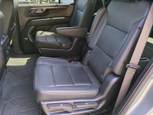 Used 2025 Chevrolet Tahoe Z71 w/ Z71 Off-Road Package AWD/4WD image 32