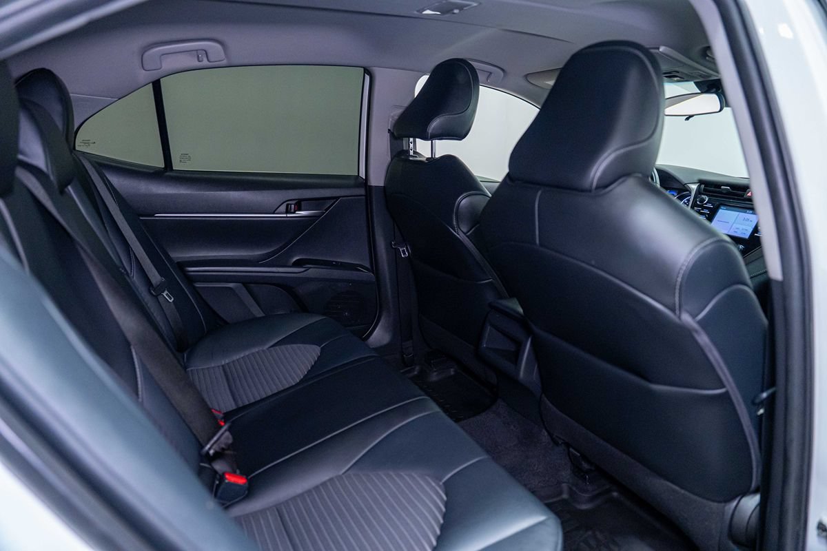 Used 2020 Toyota Camry SE FWD image 14