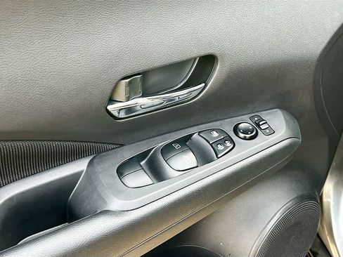 Used 2023 Nissan Kicks SV image 16