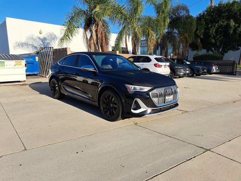 Used 2022 Audi e-tron S Prestige AWD/4WD image 3