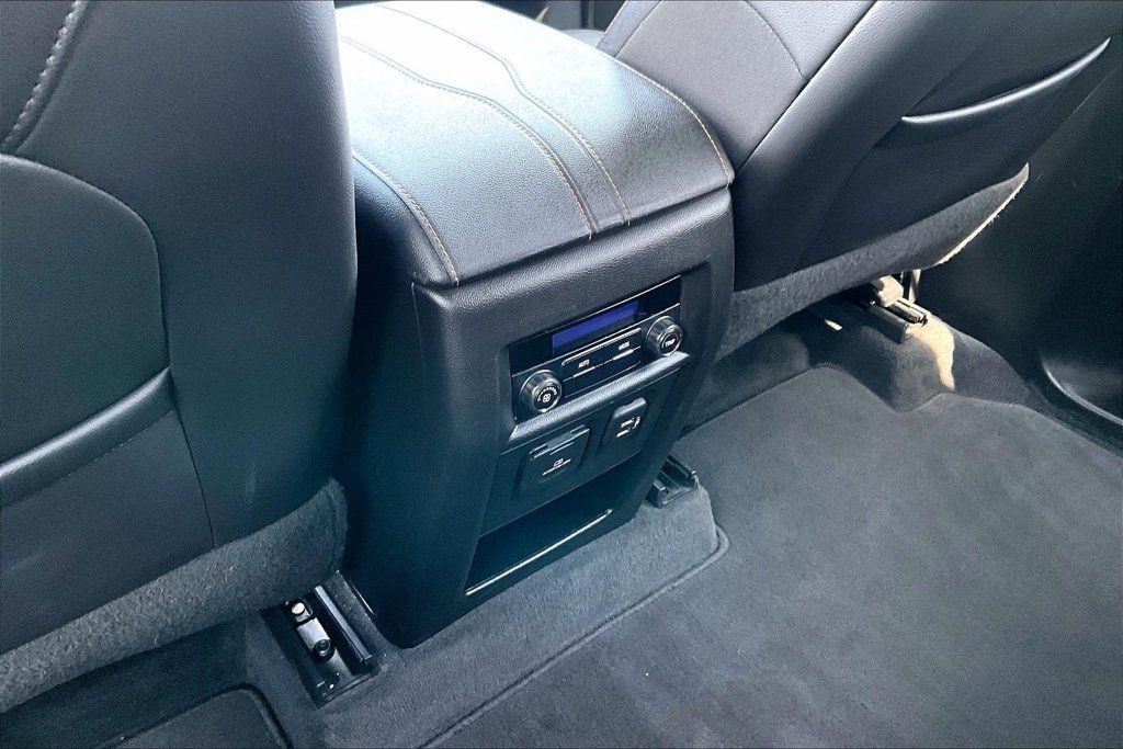 Used 2020 Chevrolet Traverse LT w/ LT Premium Package AWD/4WD image 10