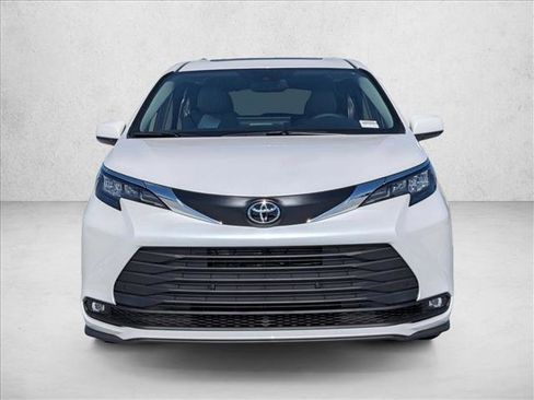 New 2026 Toyota Sienna XLE image 6