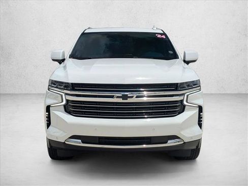 Used 2024 Chevrolet Suburban LT RWD image 2