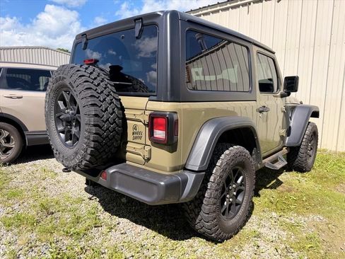 Used 2025 Jeep Wrangler Sport AWD/4WD image 16