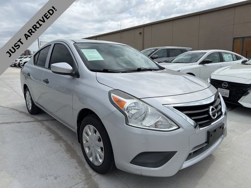 Used 2016 Nissan Versa S FWD image 3