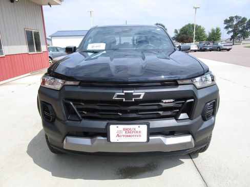 Used 2024 Chevrolet Colorado Trail Boss w/ Technology Package AWD/4WD image 2