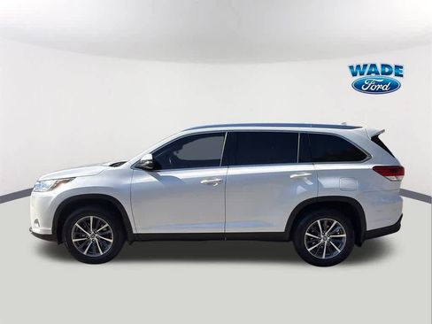 Used 2019 Toyota Highlander XLE w/ Carpet Mat Package (TMS) image 8
