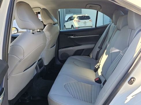 Used 2022 Toyota Camry SE image 7