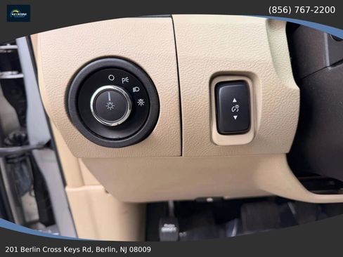 Used 2016 Ford Taurus SE FWD image 17