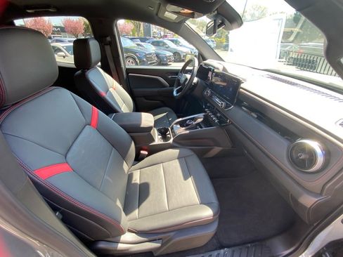 Used 2025 Chevrolet Colorado Z71 w/ Technology Package image 30