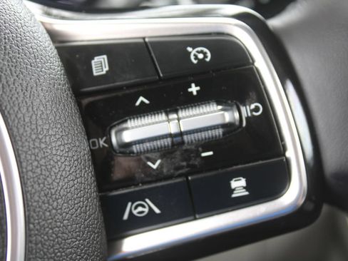 Used 2023 Kia Carnival SX Prestige FWD image 41