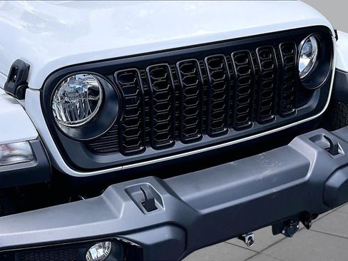 Used 2024 Jeep Gladiator Sport AWD/4WD image 29