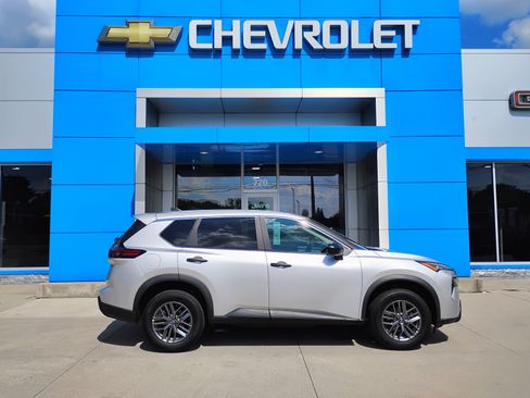 Used 2024 Nissan Rogue S AWD/4WD image 5