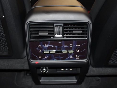 Certified 2025 Porsche Cayenne Coupe AWD/4WD image 31
