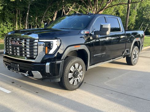 Used 2024 GMC Sierra 2500 Denali w/ Denali Reserve Package AWD/4WD image 4